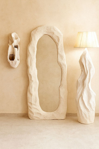 قاب اینه سنگی صخره ای